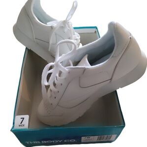 The Body Co sneakers 🆕 size 7.5 Wide